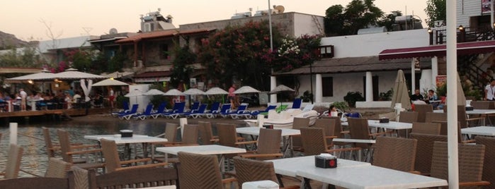 Estrella Beach Hotel is one of Locais curtidos por 🇹🇷K🖐🏽Ⓜ️🅰️💪.