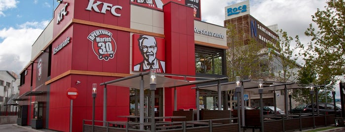 KFC is one of Tempat yang Disukai Paolo.
