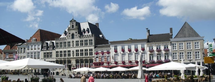 Grand Café Hotel "De Bourgondiër" is one of Lugares guardados de John.