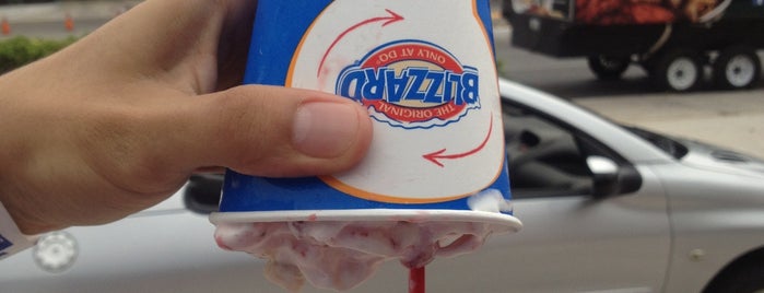 Dairy Queen is one of postres.