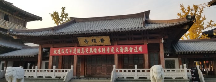 Xiangji Temple is one of Orte, die Jingyuan gefallen.