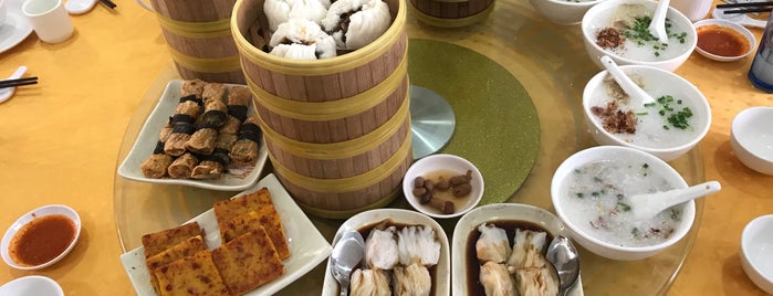 Zi Yean Restaurant is one of Lugares favoritos de P Y.