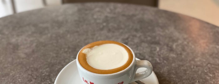 Matt Cafe is one of 압구/신사/청담.