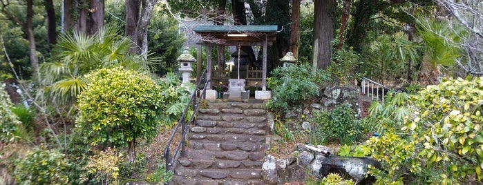 Grave of Minamoto no Noriyori is one of 伊豆.