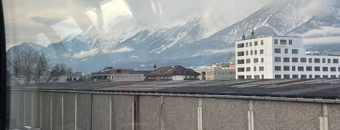 Hall in Tirol (S) (REX) is one of Bahnhöfe in Tirol.