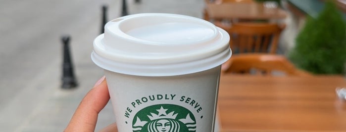 Rixsos  Starbucks Coffee is one of สถานที่ที่ Samet ถูกใจ.