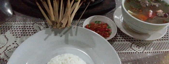 Sate Gombong Fitriah is one of Tempat yang Disukai marizka.