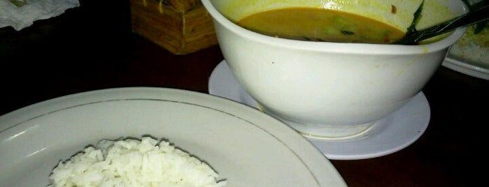 Soup ikan RM. Taman Taktakan is one of Locais curtidos por Hendra.