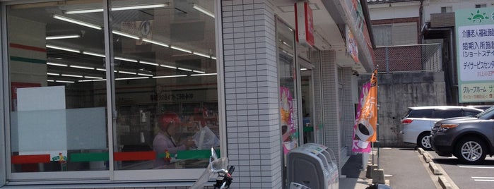 ローソン 吉野花棚店 is one of 鹿児島のサンクス存続店舗（2013.7末現在）.