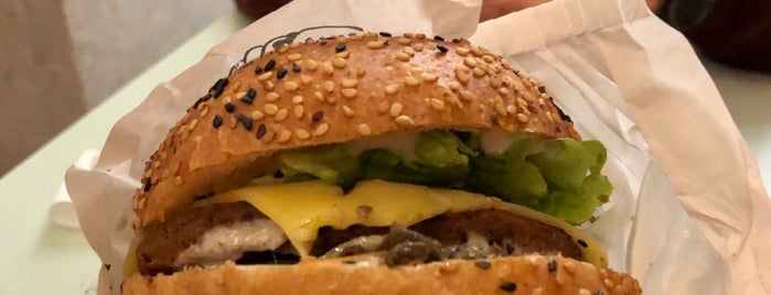 Velicious Burger is one of (((ekin)))'ın Beğendiği Mekanlar.