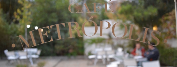 Café Metrópolis is one of Locais curtidos por Makas.