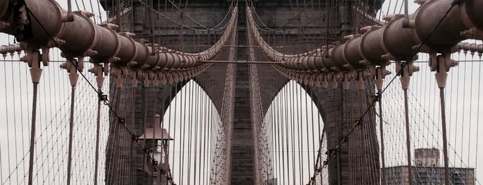 Brooklyn Bridge is one of Tempat yang Disukai Irinka.