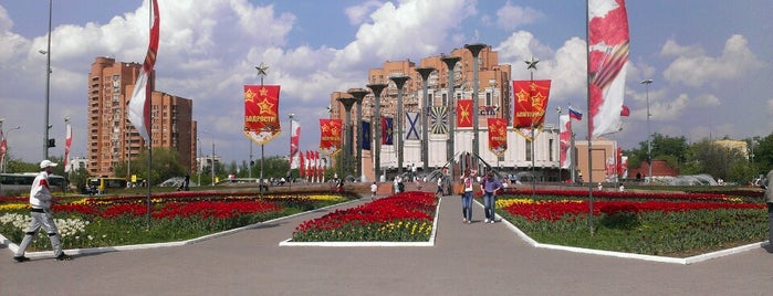 Фонтан «Музыка славы» is one of สถานที่ที่ Nadezhda ถูกใจ.