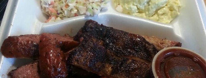 Smokey Mo's BBQ is one of Lugares favoritos de Alisha.