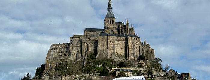 Abbaye du Mont-Saint-Michel is one of Tempat yang Disukai Mike.