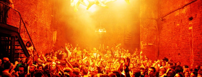 Café d'Anvers is one of clubs.