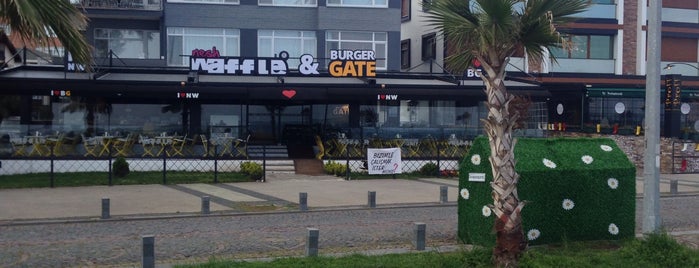 Nesh Waffle & Burger Gate is one of Tempat yang Disukai Buğra.