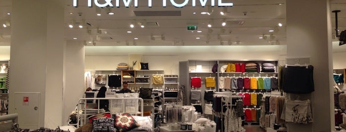 H&M HOME is one of Bitchさんのお気に入りスポット.