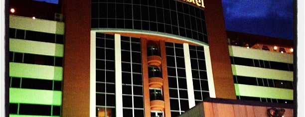 Grand Mir Hotel is one of Sabri 님이 저장한 장소.