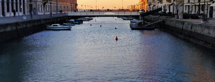 Canal Grande is one of Valeriaさんの保存済みスポット.