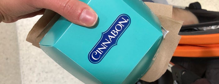 Cinnabon is one of Lieux qui ont plu à KATIE.