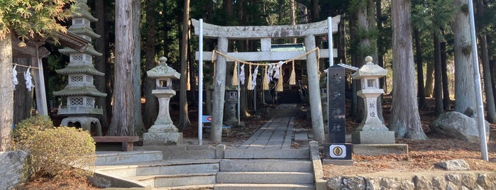 洩矢神社 is one of 東方元ネタ.