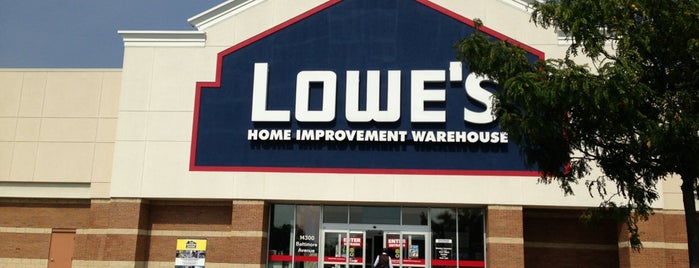 Lowe's is one of สถานที่ที่ Bella ถูกใจ.