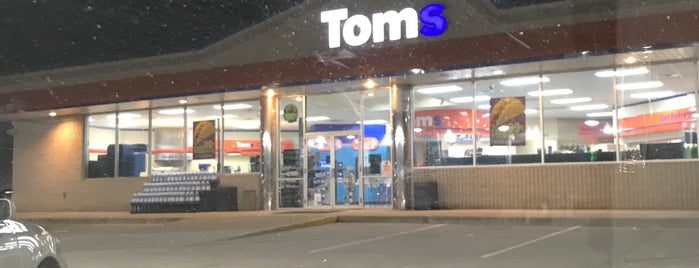 Tom's Gas Station is one of Td.