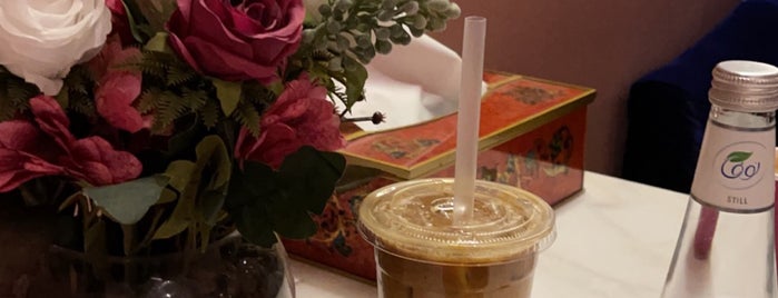 La Flor Lounge is one of Coffee.
