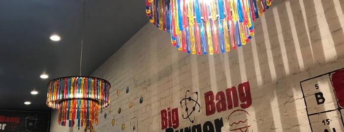 Big Bang Burger NYC is one of สถานที่ที่บันทึกไว้ของ Devon.