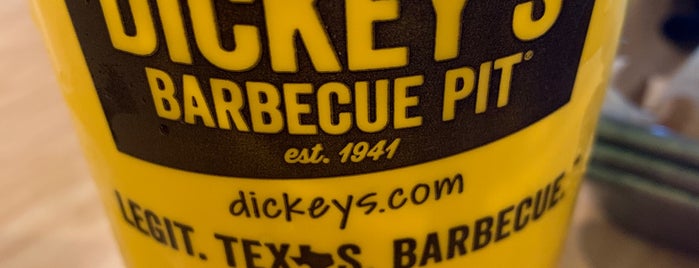 Dickey's Barbecue Pit is one of Locais salvos de Santiago.