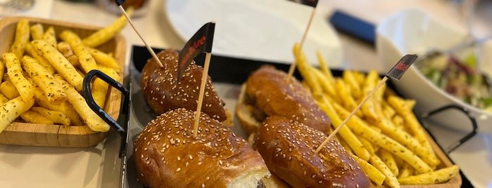 Nusr-Et Burger is one of Istanbul Steakhouse & Burger.