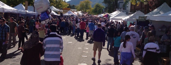 Issaquah Salmon Days is one of Lugares favoritos de John.