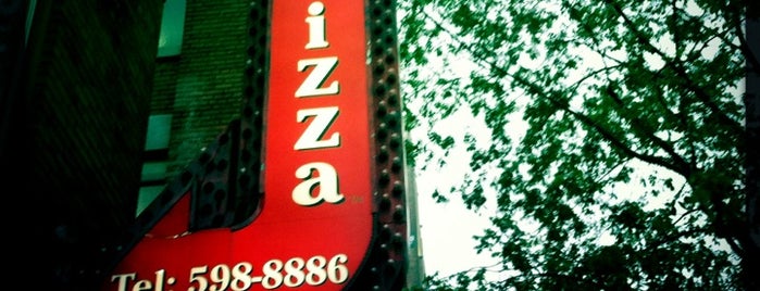Mamma's Pizza is one of Tempat yang Disukai Janet.