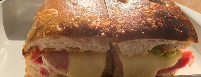 La popular, pizza y pan is one of Orte, die Cristian gefallen.