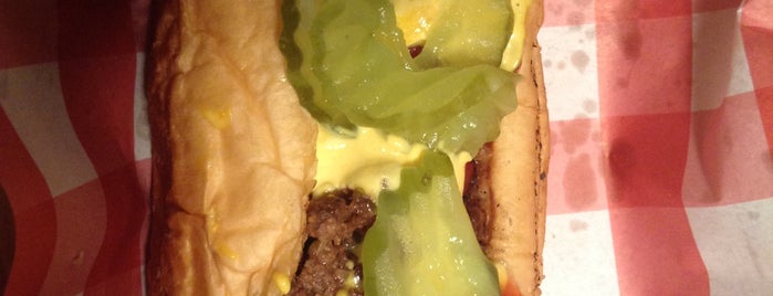 American Burger's is one of Lugares favoritos de Tazy.