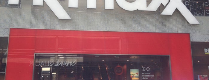 TK Maxx is one of Locais curtidos por Amby.