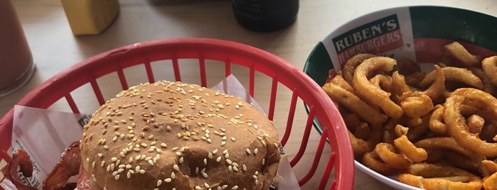 Ruben’s Hamburgers is one of Moni : понравившиеся места.