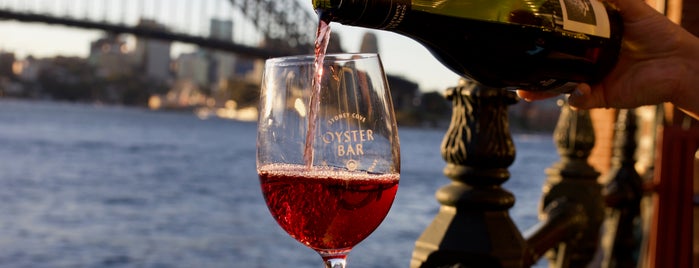 Sydney Cove Oyster Bar is one of สถานที่ที่บันทึกไว้ของ Alex.