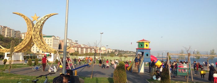 Dudayev Parkı is one of kadir.