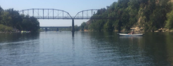 Fair Oaks Bridge (American River) is one of Jason Christopher : понравившиеся места.