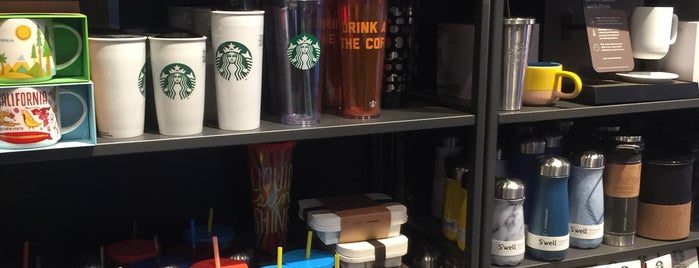 Starbucks is one of Lieux qui ont plu à Benjamin.