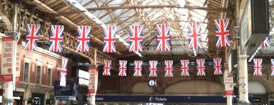 London Victoria Railway Station (VIC) is one of London.