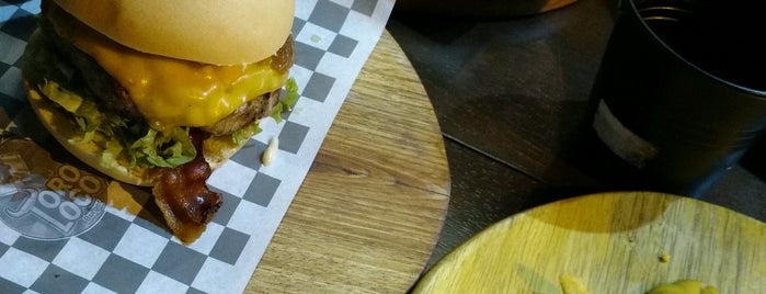 Toro Loco Burger is one of สถานที่ที่ Adriane ถูกใจ.