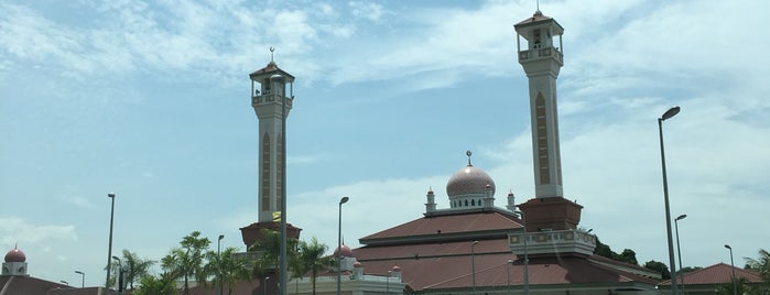 Masjid Suri Seri Begawan Raja Pengiran Anak Damit, Kampung Manggis / Madang. is one of Locais salvos de S.
