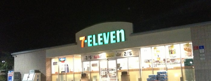 7-Eleven is one of Tempat yang Disukai barbee.