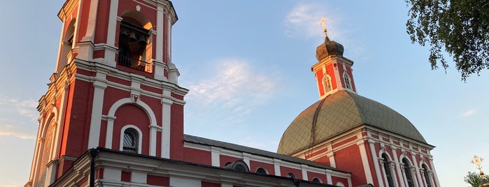 Храм иконы Божией Матери «Знамение» is one of Храмы Москвы.