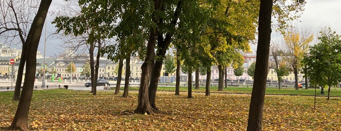 Репинский сквер is one of Парки Москвы.