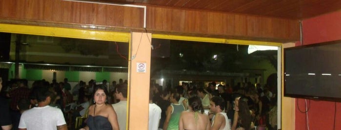 Bar Amarelinho-Tombos MG is one of Locais curtidos por Beatriz.