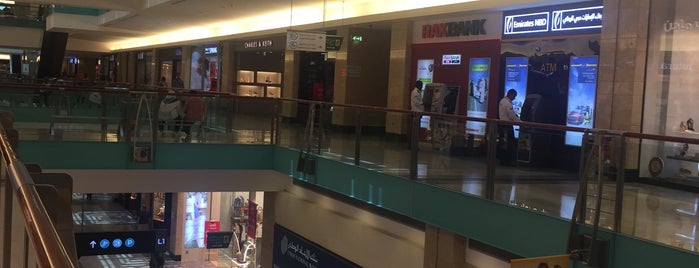 Abu Dhabi Mall is one of Lugares favoritos de Dade.